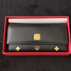 Mcm Germany black wallet💯💯 authentic